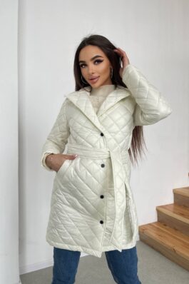 Стеганое женское пальто короткое с поясом
