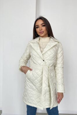Стеганое женское пальто короткое с поясом