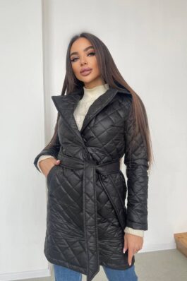 Женское стеганое пальто с поясом