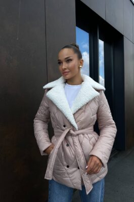 Зимнее женское стеганое пальто короткое с поясом
