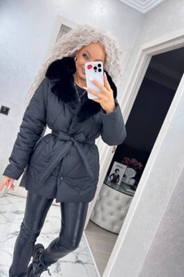 Женское зимнее стеганое пальто короткое с капюшоном искусственной норкой