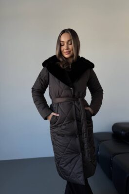 Женское зимнее стеганое пальто с капюшоном искусственной норкой